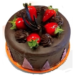 Kaliteli Çikolata İçeren 6–9 Kişilik Yaş Pasta pasta